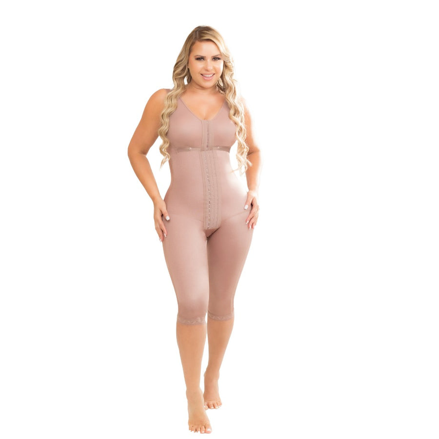 09439 - KNEE LENGTH MEDIUM COMPRESSION WITH BRA AND 3 LEVELS OF HOOKS